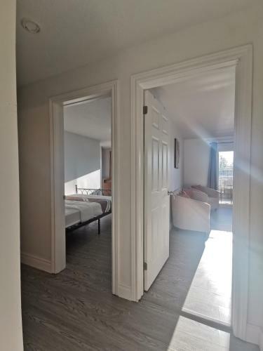 Hotel Walk To Niagara Falls / New / Spacious Apartment