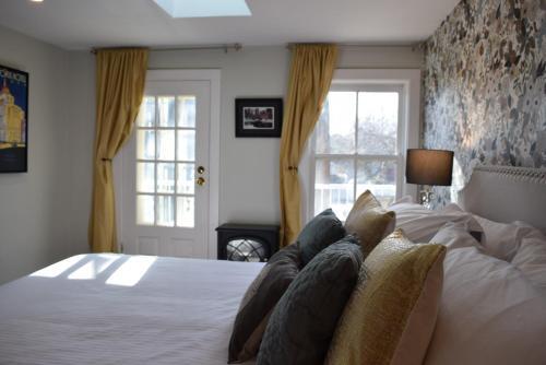 Bed & Breakfast Harrogate House Inn, Circa 1818