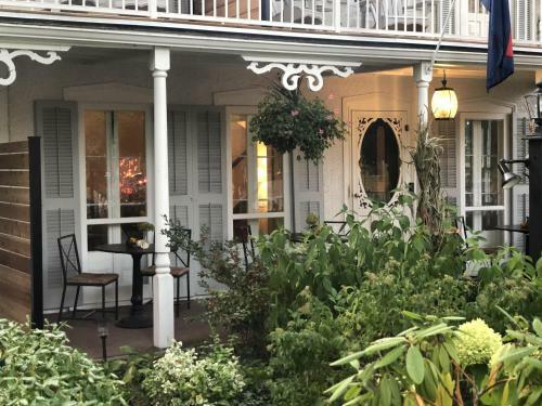 Bed & Breakfast Harrogate House Inn, Circa 1818