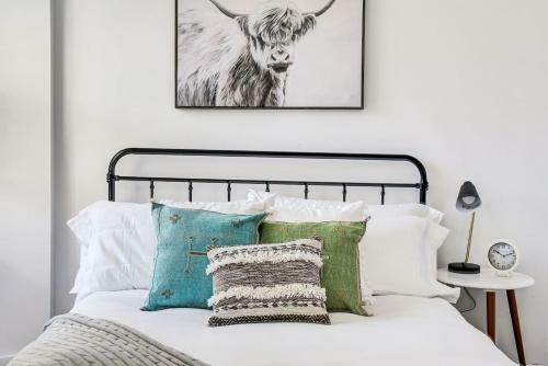 200 Year Old Heritage Home, Original Exposed Stone!