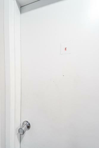 E- Beautiful Private Room 2 Double Beds & Tv!