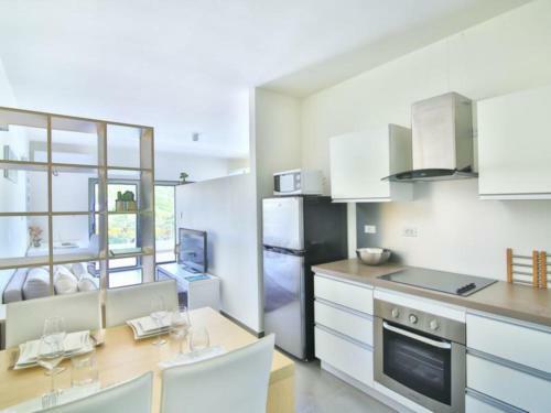 Hostal Room In Apartment - Completely Renovated Aparthotel