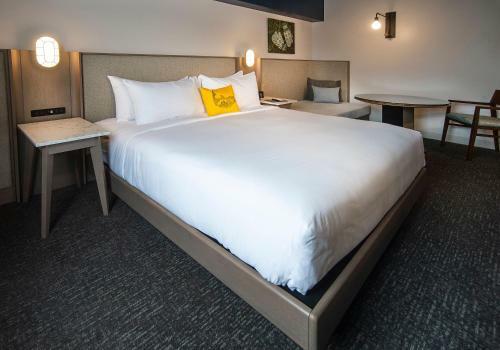 Hotel Doubletree By Hilton St. John's Harbourview