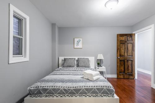Newly Renovated - Modern 3br Apartment - Trinity Bellwoods!