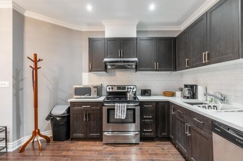 Newly Renovated - Modern 3br Apartment - Trinity Bellwoods!