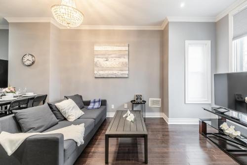 Newly Renovated - Modern 3br Apartment - Trinity Bellwoods!