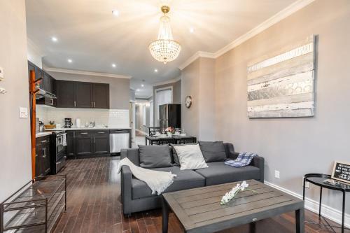 Newly Renovated - Modern 3br Apartment - Trinity Bellwoods!
