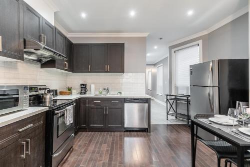 Newly Renovated - Modern 3br Apartment - Trinity Bellwoods!