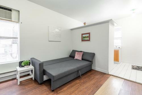 Spacious 3br Apartment - Steps Away From Leslieville!