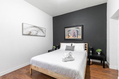 Spacious 3br Apartment - Steps Away From Leslieville!