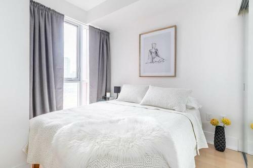 Designer Luxury 3bed Condo King Bed And Desk