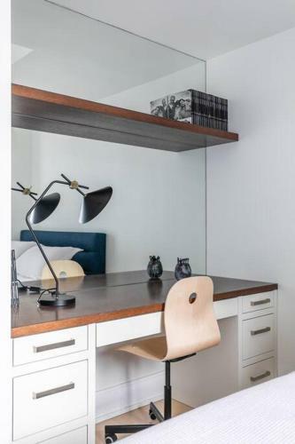 Designer Luxury 3bed Condo King Bed And Desk