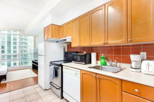 Cozy Studio Apartment Cn Tower Lake Views