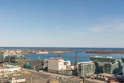 Charming Dt High Rise With King Bed And Free Parking