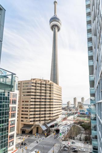 Stunning Cn Tower Views - 1br Upscale Loft - Prime Location!