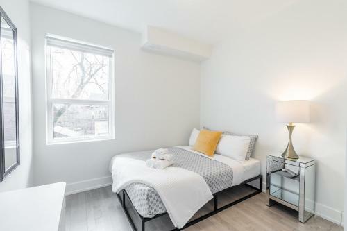 New - Upscale 3br Apartment - Near High Park!