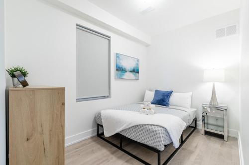 New - Upscale 3br Apartment - Near High Park!