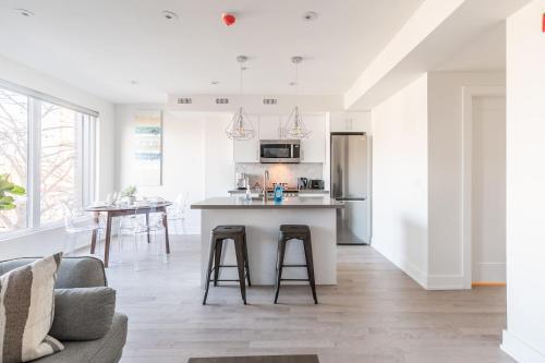 New - Upscale 3br Apartment - Near High Park!