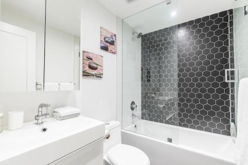 New - 3br Luxury Apartment - Near High Park!