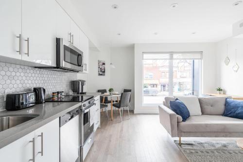New - 3br Luxury Apartment - Near High Park!