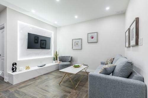 Prime Location - Stunning 2br - Newly Renovated!