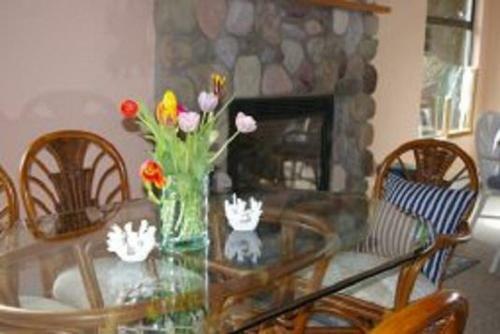 Bostrom's B&B On Little Beach Bay
