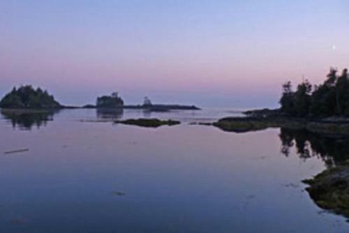 Bostrom's B&B On Little Beach Bay