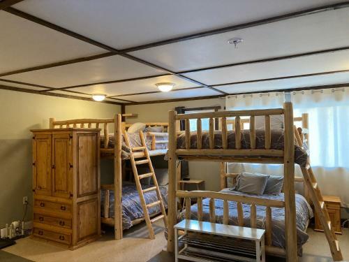 Cougar Mountain Cabin Rentals