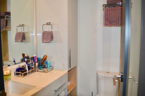 The Jukebox Modern Industrial 1 Bedroom Downtown