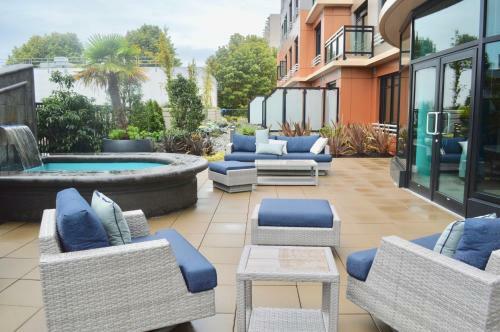 The Jukebox Modern Industrial 1 Bedroom Downtown