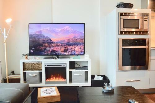 The Jukebox Modern Industrial 1 Bedroom Downtown