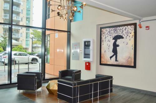 The Jukebox Modern Industrial 1 Bedroom Downtown