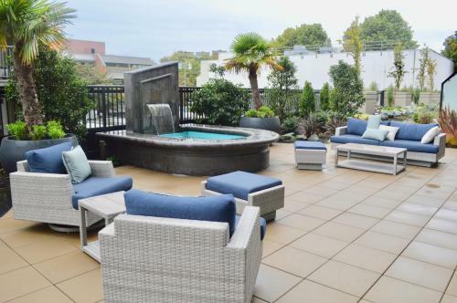 The Jukebox Modern Industrial 1 Bedroom Downtown