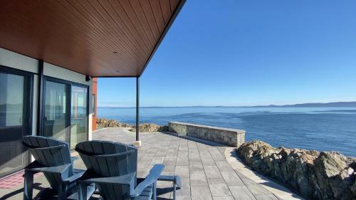 Otter Grotto 1 Bed Suite - Oceanfront Relaxation