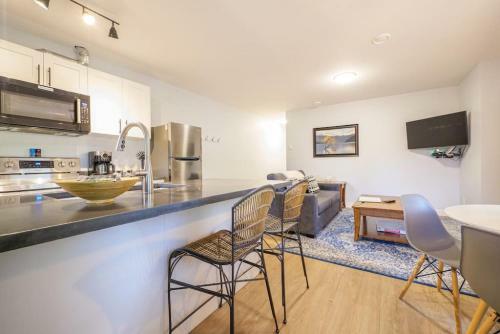 Storm Bay Inlet Facing Suite With Chefs Kitchen