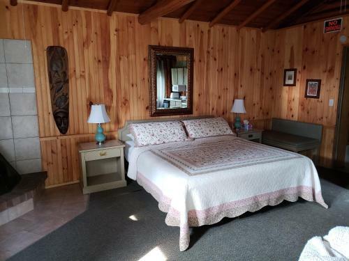 Lodge High Falls Motel & Cabins