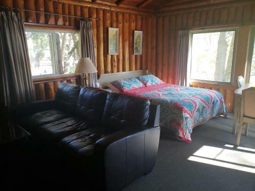 Lodge High Falls Motel & Cabins