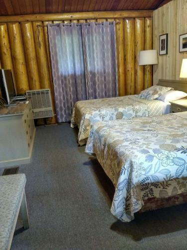 Lodge High Falls Motel & Cabins