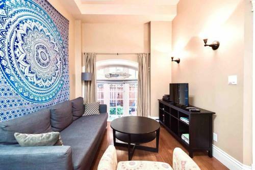 Luxe Condo W/ Private Garden Downtown Victoria