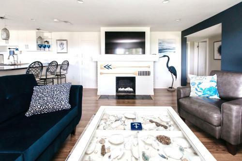 Beach Front Oasis 15 Mins From Downtown Victoria