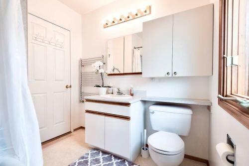 Charming House Minutes To Beach/ Harbour/downtown