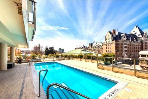 Luxe Downtown Condo With Stunning Views !!