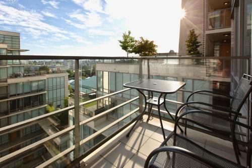 Luxe Downtown Condo With Stunning Views !!