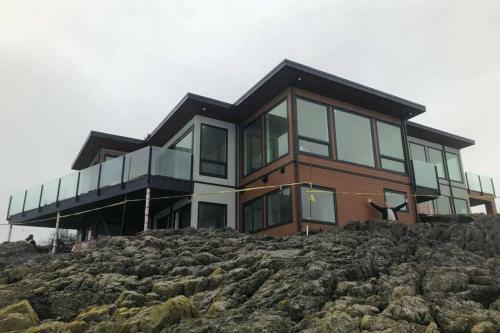 Otter Grotto 2 Bed Suite - Oceanfront Relaxation