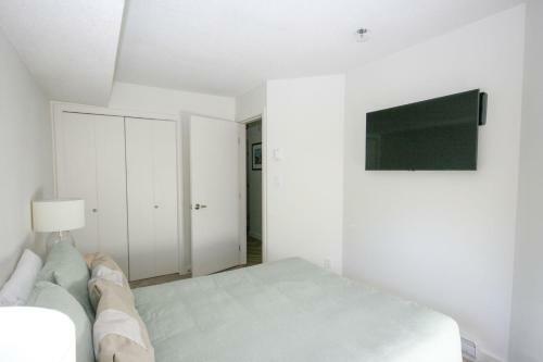 Modern Village Condo With Spectacular Mountain Views