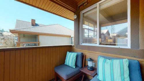 Modern Village Condo With Spectacular Mountain Views