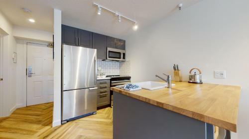 Modern Village Condo With Spectacular Mountain Views