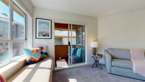 Modern Village Condo With Spectacular Mountain Views