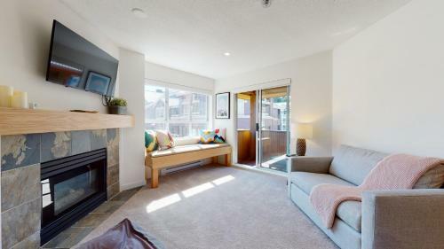 Modern Village Condo With Spectacular Mountain Views