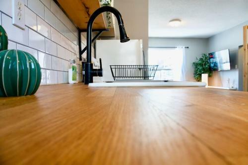 Cozy Home Broadway Great Location With Parking